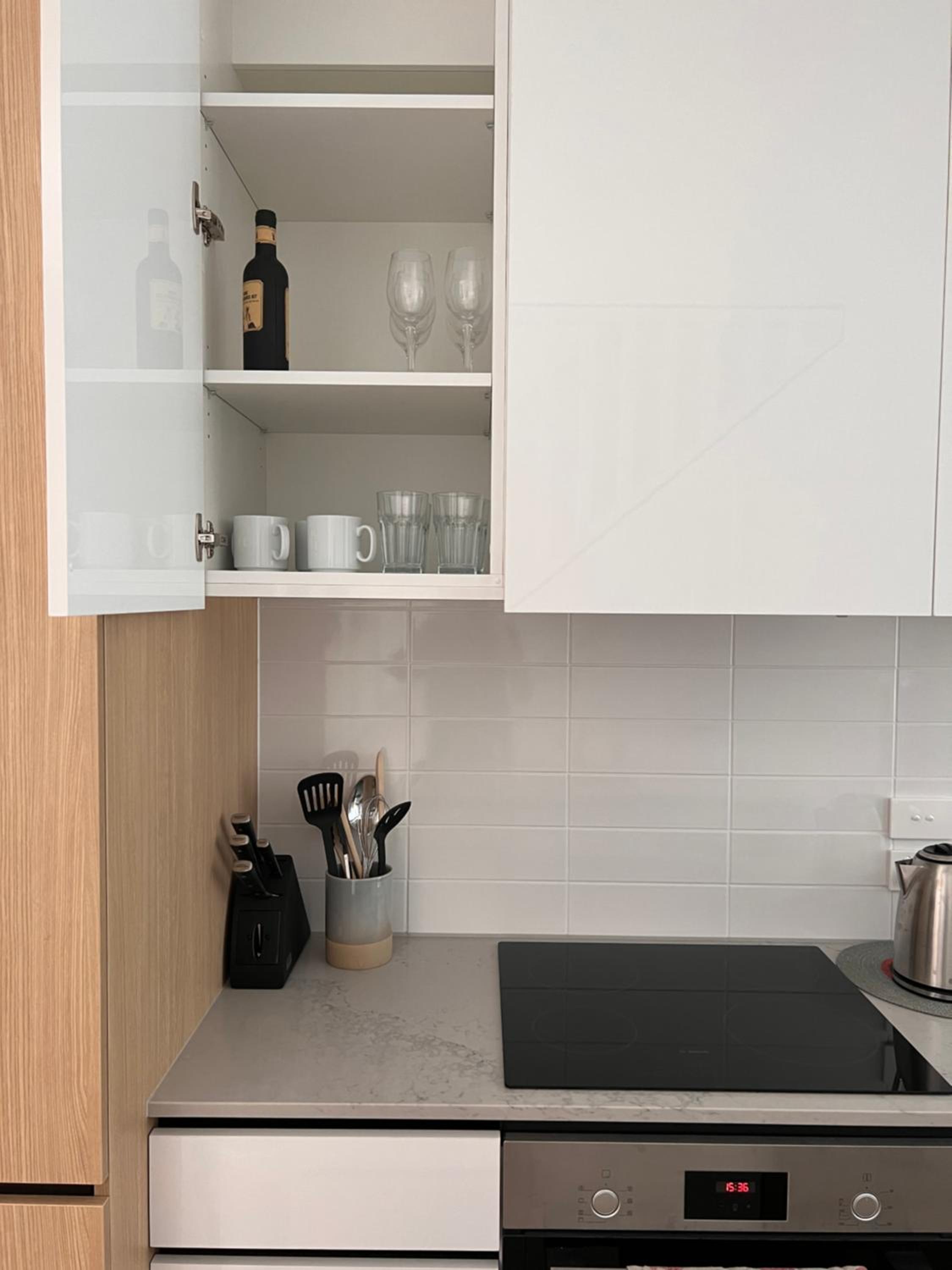 Stylish 2 bedrooms townhouse in central Wellington with a free car park