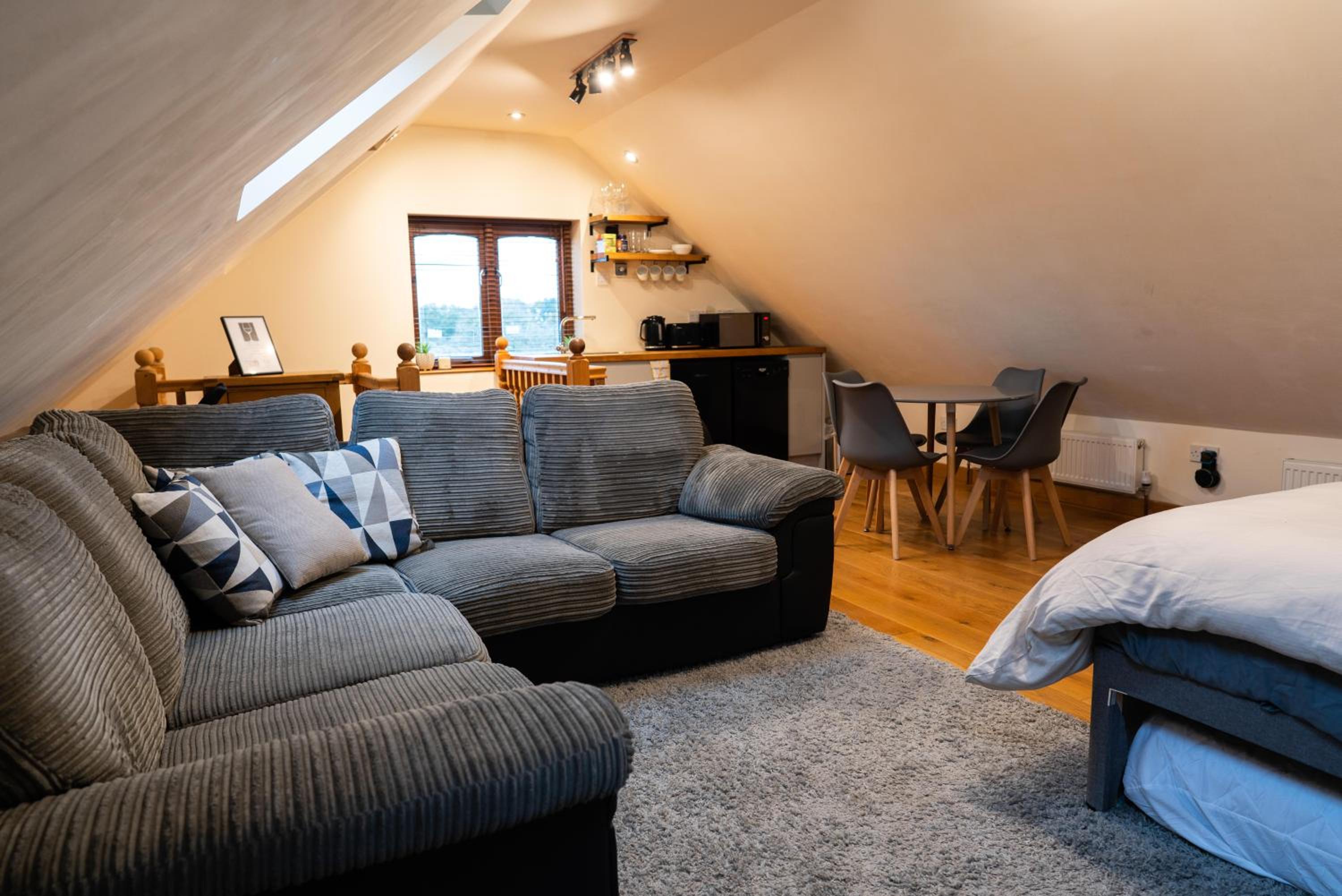 Silverwood Stylish House - Pass the Keys