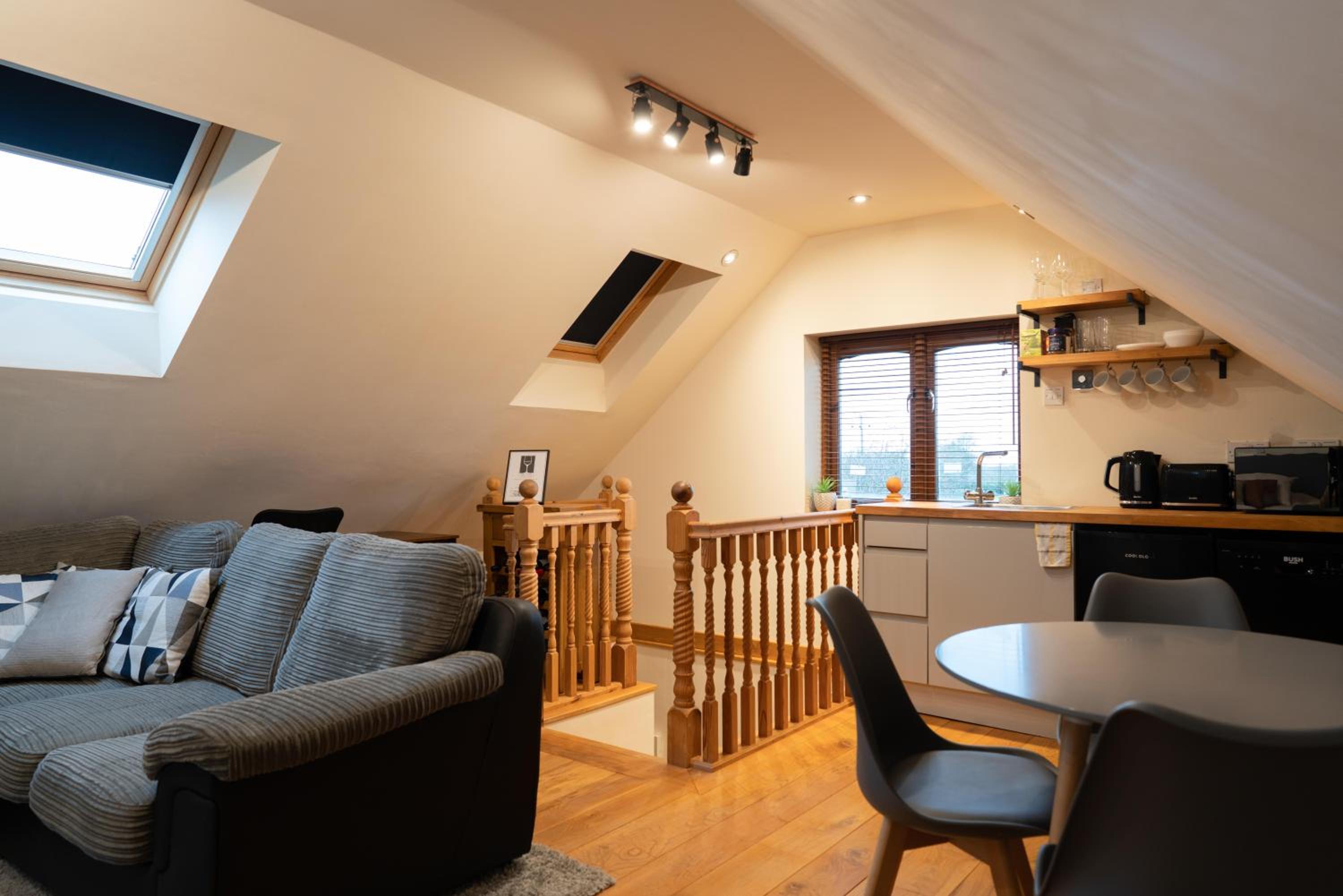 Silverwood Stylish House - Pass the Keys