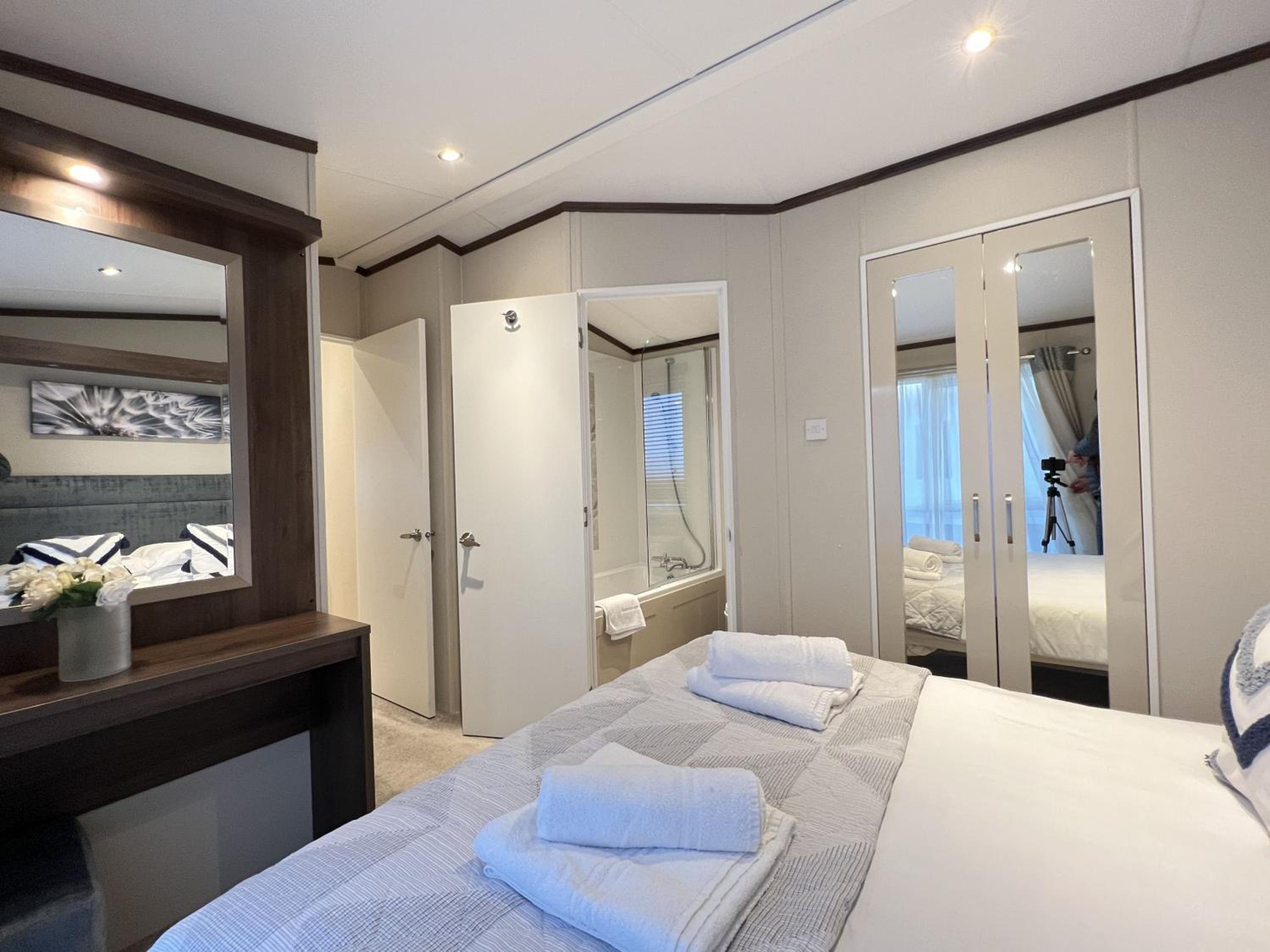 The Coorie Neuk Hot Tub Lodge 34 Cameron, St Andrews view 5