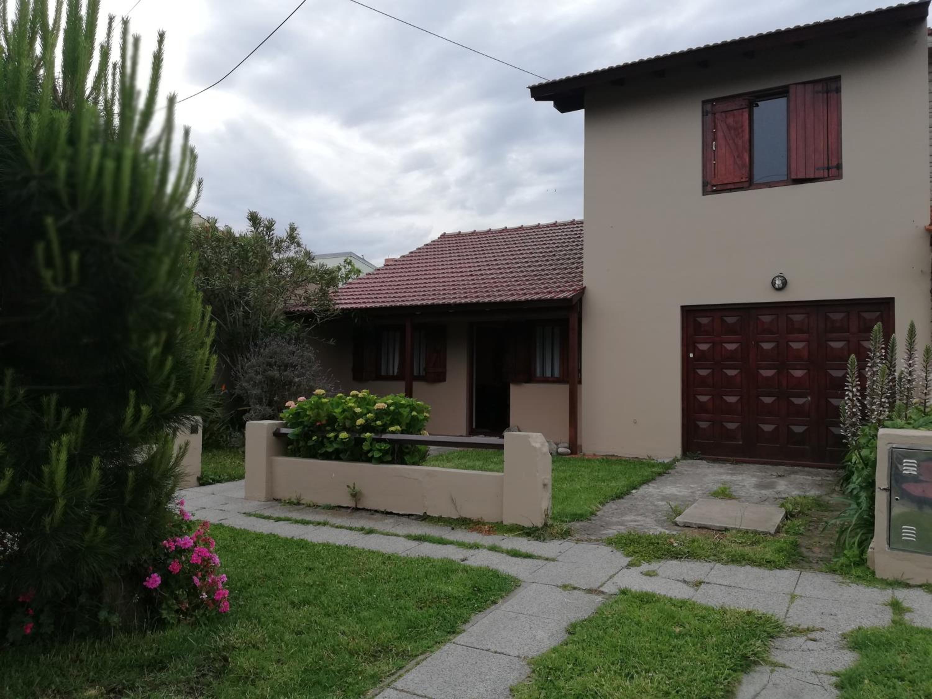 Casa descanso López y Planes a 4 cuadras playa, barrio tranquilo, ideal familia cerca Avenida Constitución