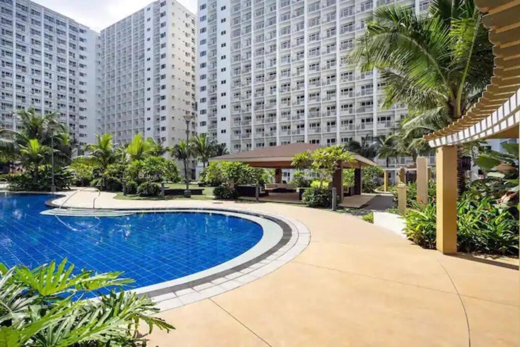 simple and affordable staycation at SHORE RESIDENCES view 3