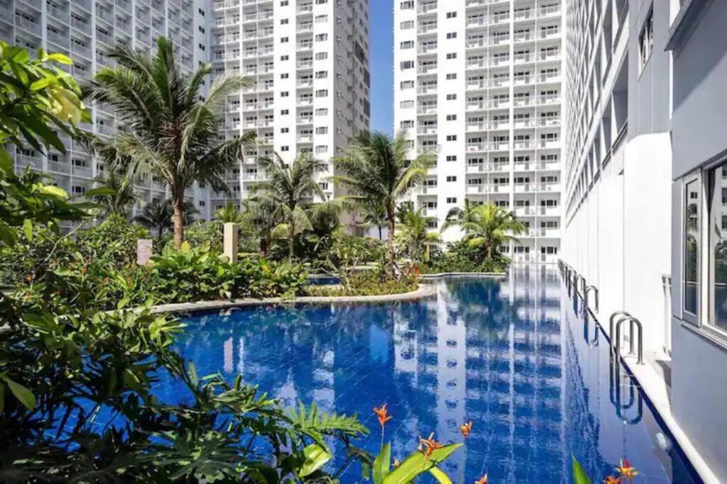 simple and affordable staycation at SHORE RESIDENCES view 5