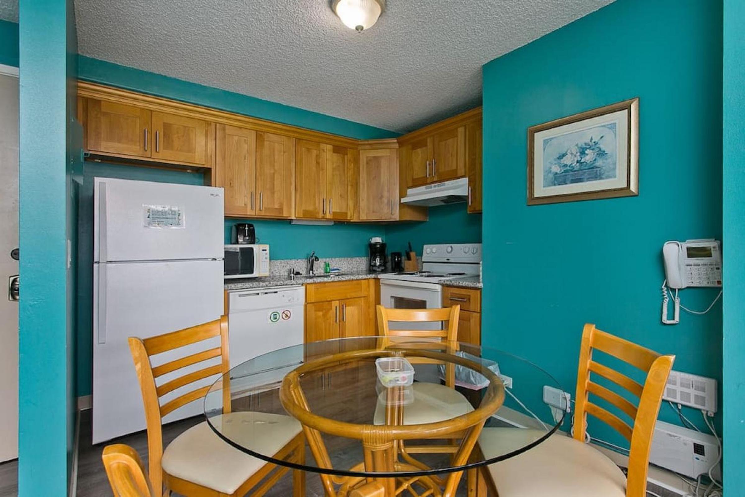 Royal Kuhio 1602 - Spacious Studio with Stunning Mountain Views in the Heart of Waikiki! view 3