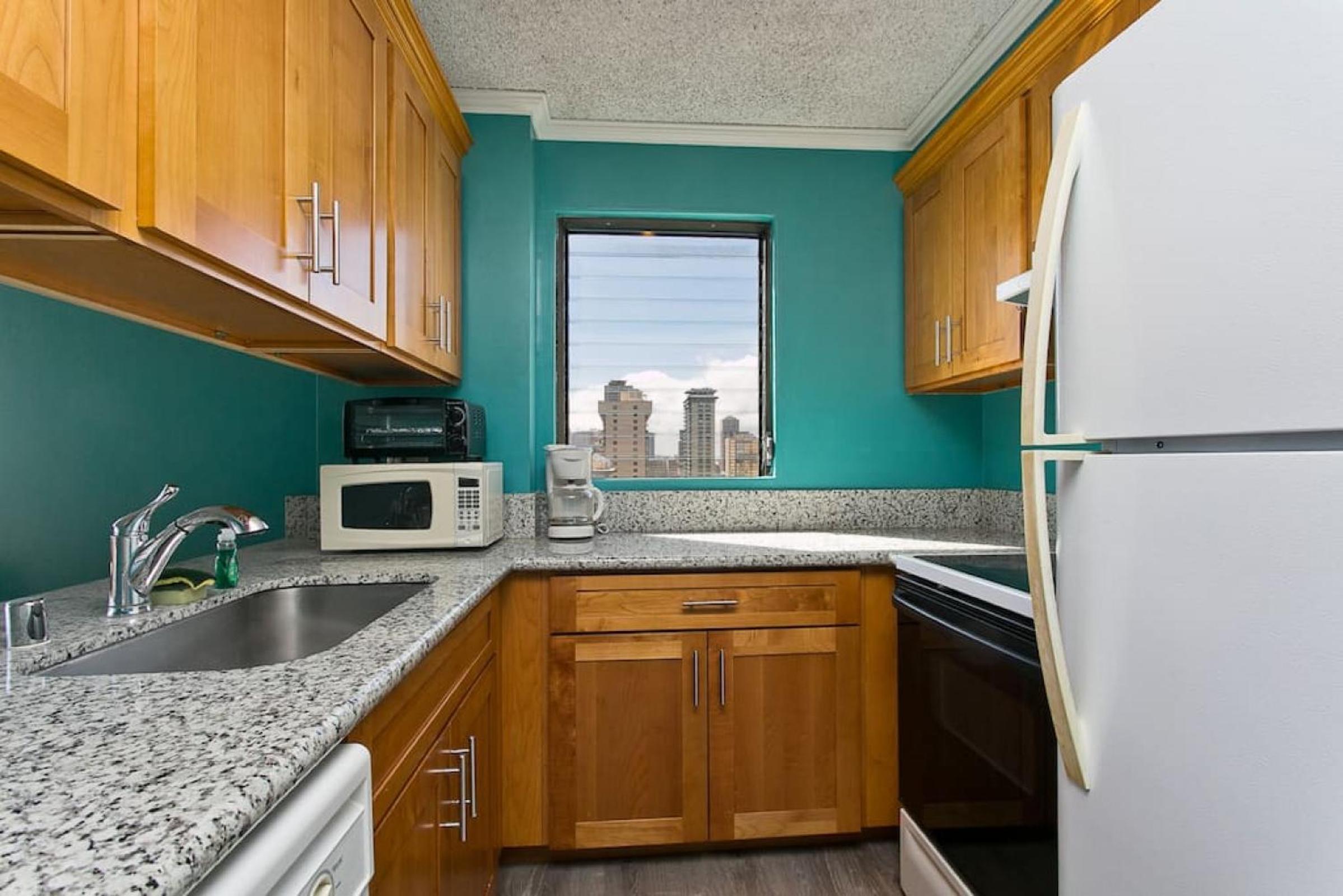Royal Kuhio 1712 - Spacious Corner Unit with Stunning Ocean City Views in the Heart of Waikiki! view 5