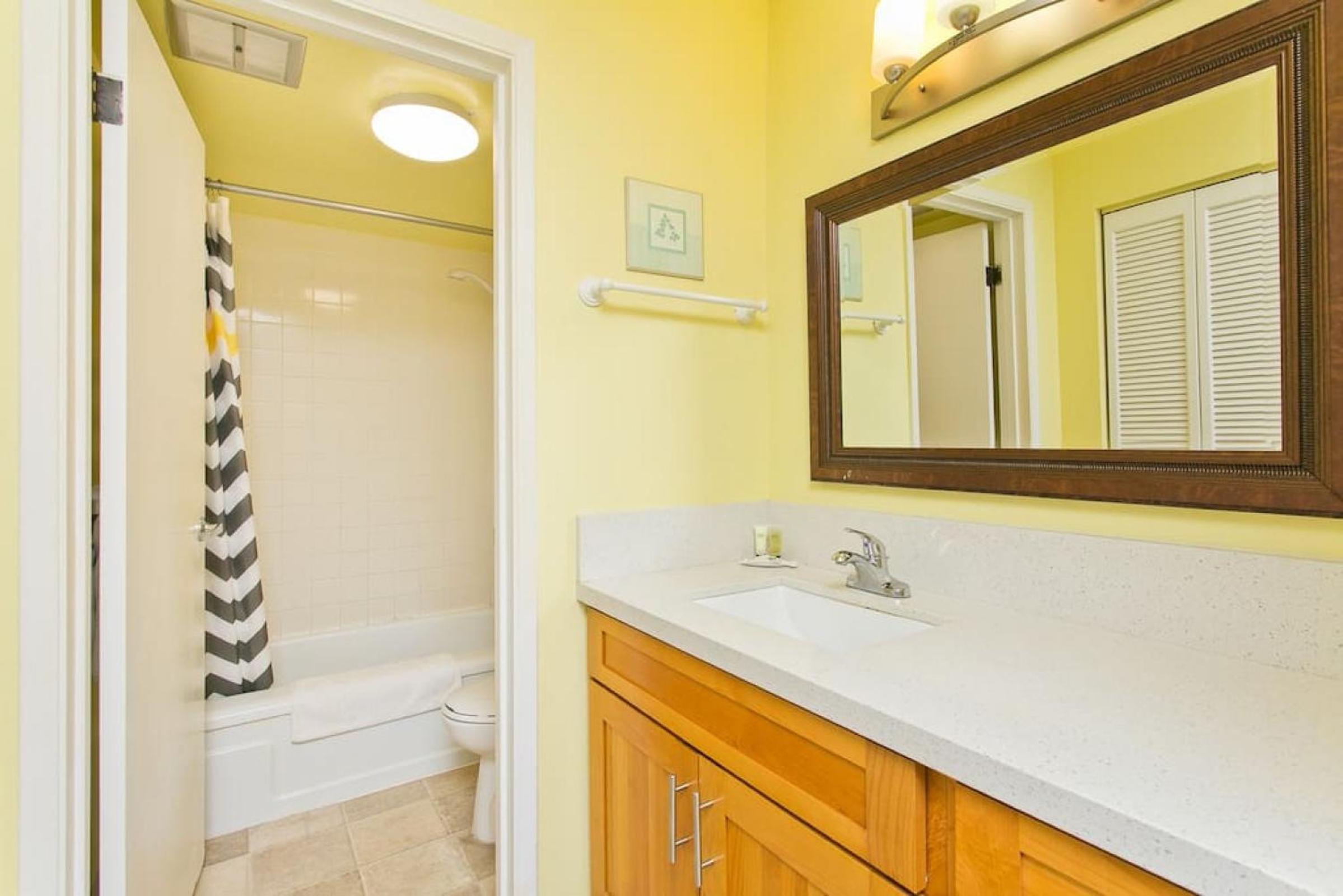 Royal Kuhio 1702 - Spacious Studio with Stunning Mountain City Views in the Heart of Waikiki! view 3