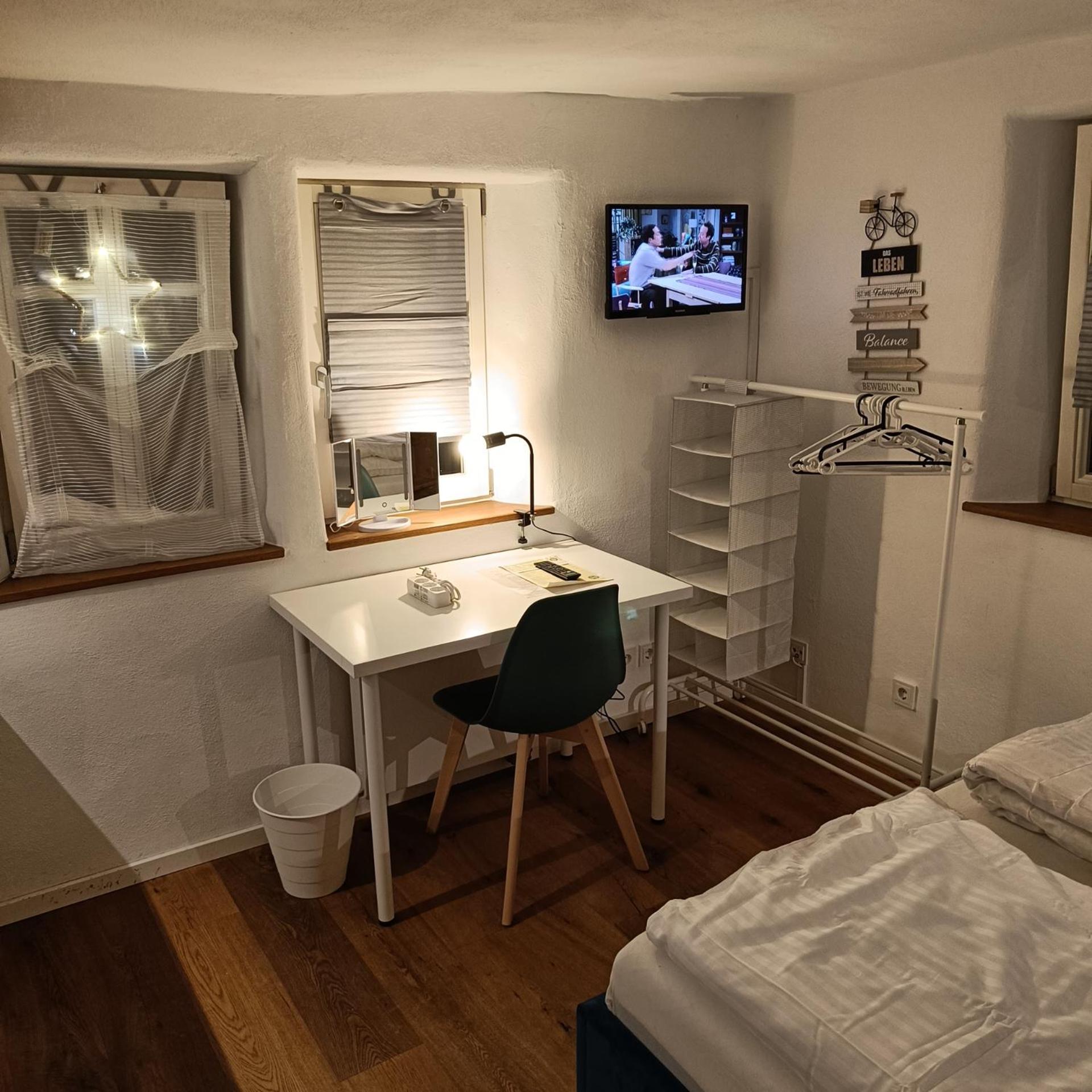 Apartments & möblierte Zimmer in Kahl am Main, Self-Check-In, W-Lan, Küchenzeile für Selbstversorgung, PKW-Platz