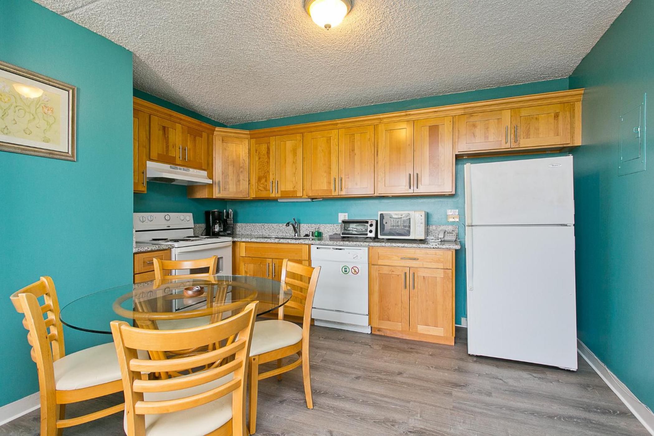 Royal Kuhio 1606 - Spacious Studio with Diamond Head City Views in the Heart of Waikiki! view 4