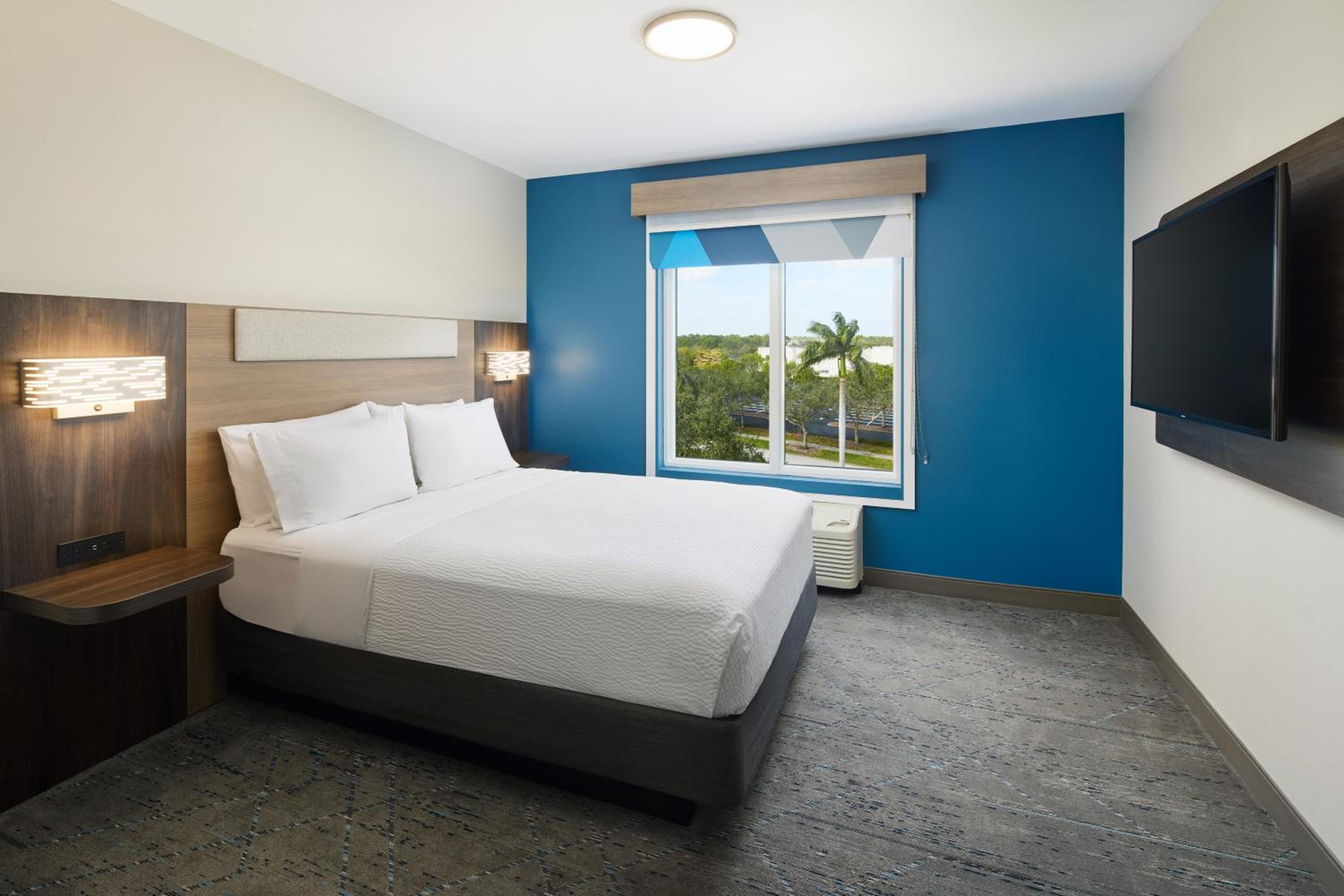 Vero Beach Vacations - Holiday Inn Express Hotel  Suites Port St. Lucie West, an IHG Hotel - Property Image 2