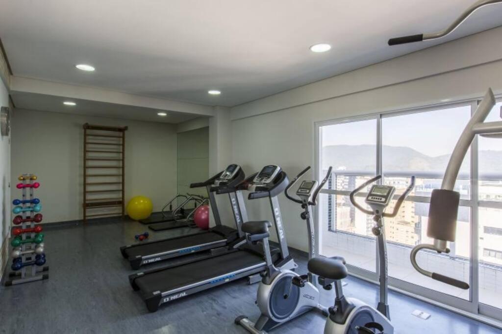 LINDO APARTAMENTO NA QUADRA DA PRAIA EM SANTOS