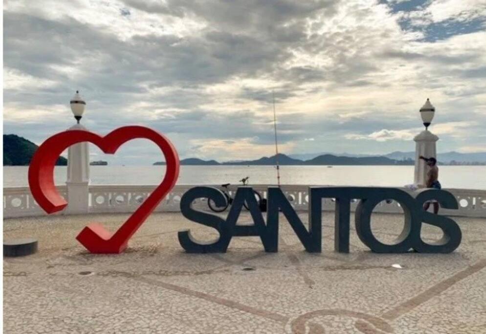 LINDO APARTAMENTO NA QUADRA DA PRAIA EM SANTOS
