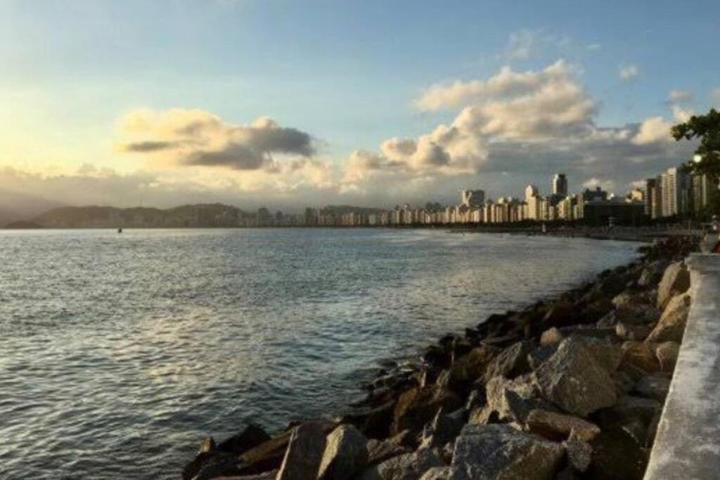 LINDO APARTAMENTO NA QUADRA DA PRAIA EM SANTOS