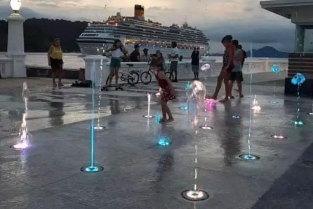 LINDO APARTAMENTO NA QUADRA DA PRAIA EM SANTOS