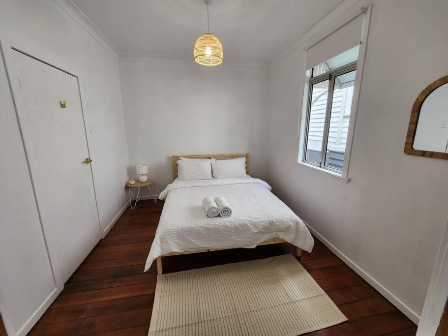 Brisbane Vacations - Classic Brisbane Queenslander with Pool  Yard - Property Image 12