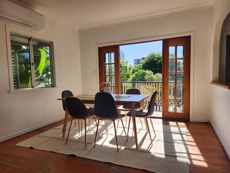 Brisbane Vacations - Classic Brisbane Queenslander with Pool Yard - Property Image 18