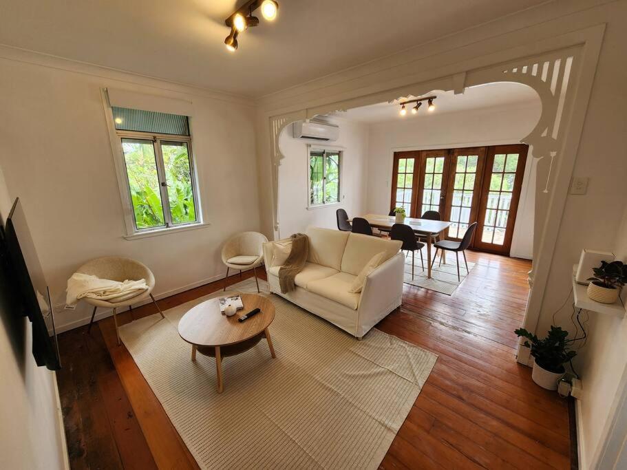 Brisbane Vacations - Classic Brisbane Queenslander with Pool Yard - Property Image 27