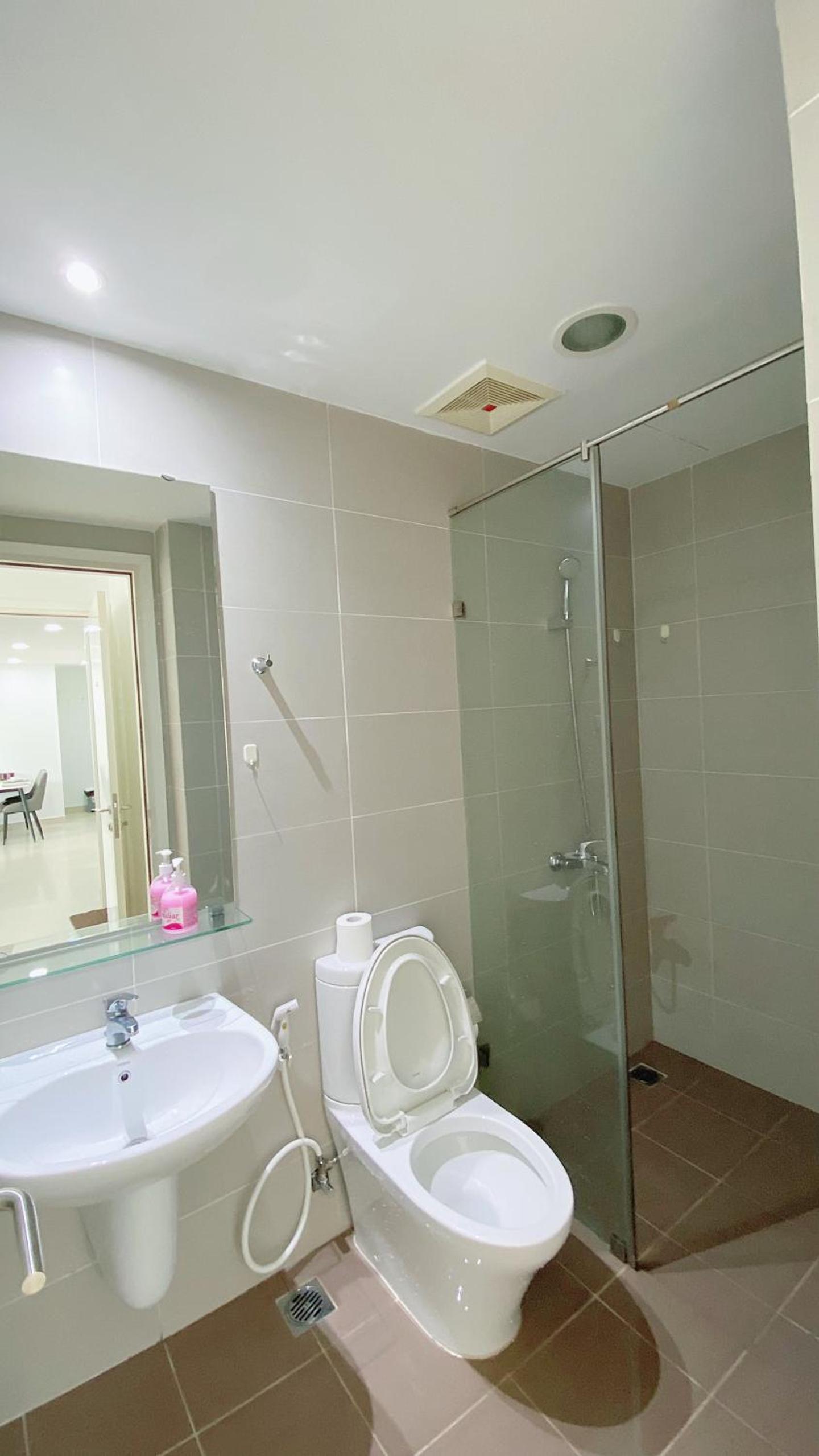 HHomes - Luxury 2 Bedroom with Pool GYM BBQ at Masteri Thao Dien
