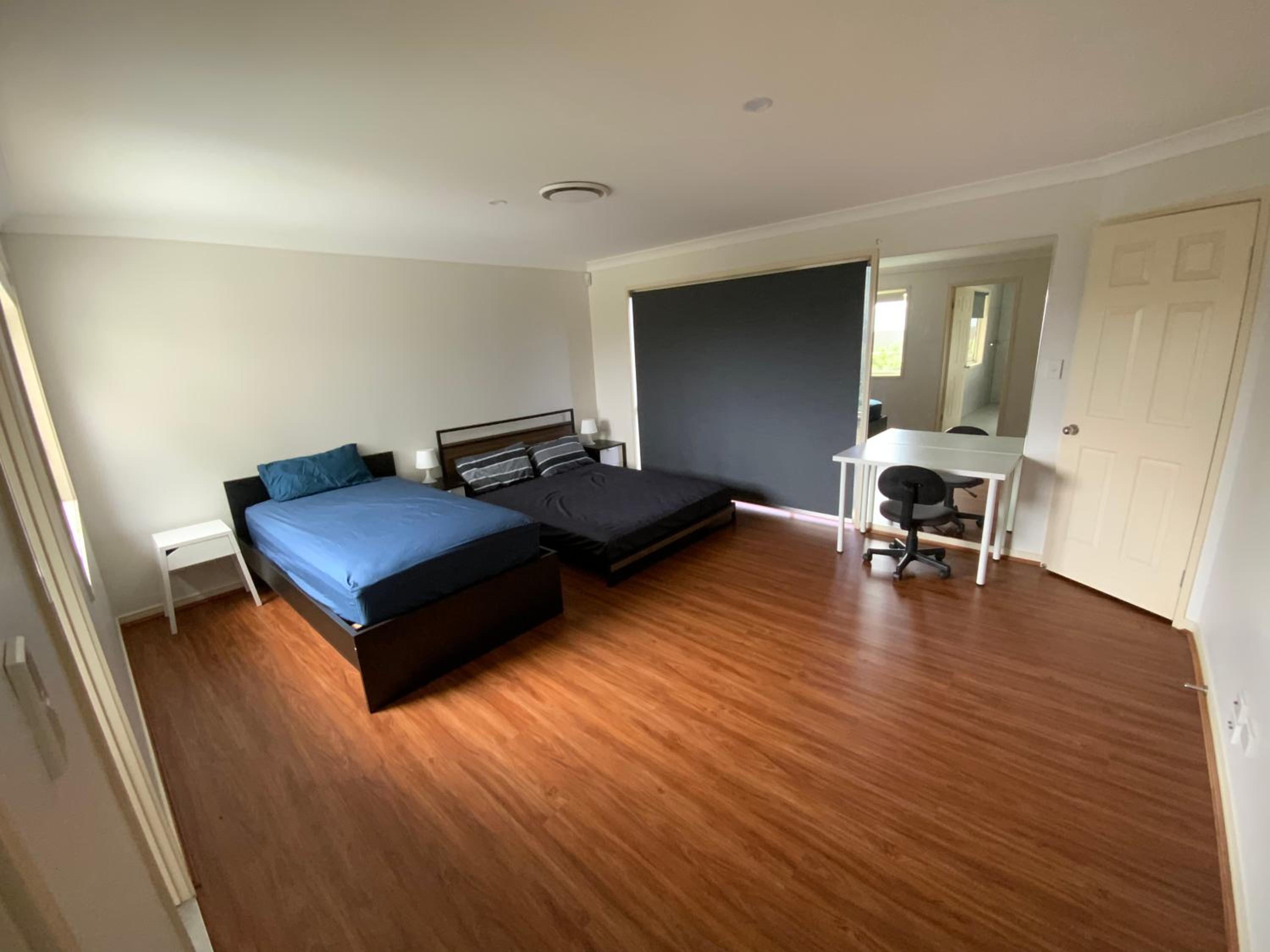 Shared house with other guests near shopping center and theme parks