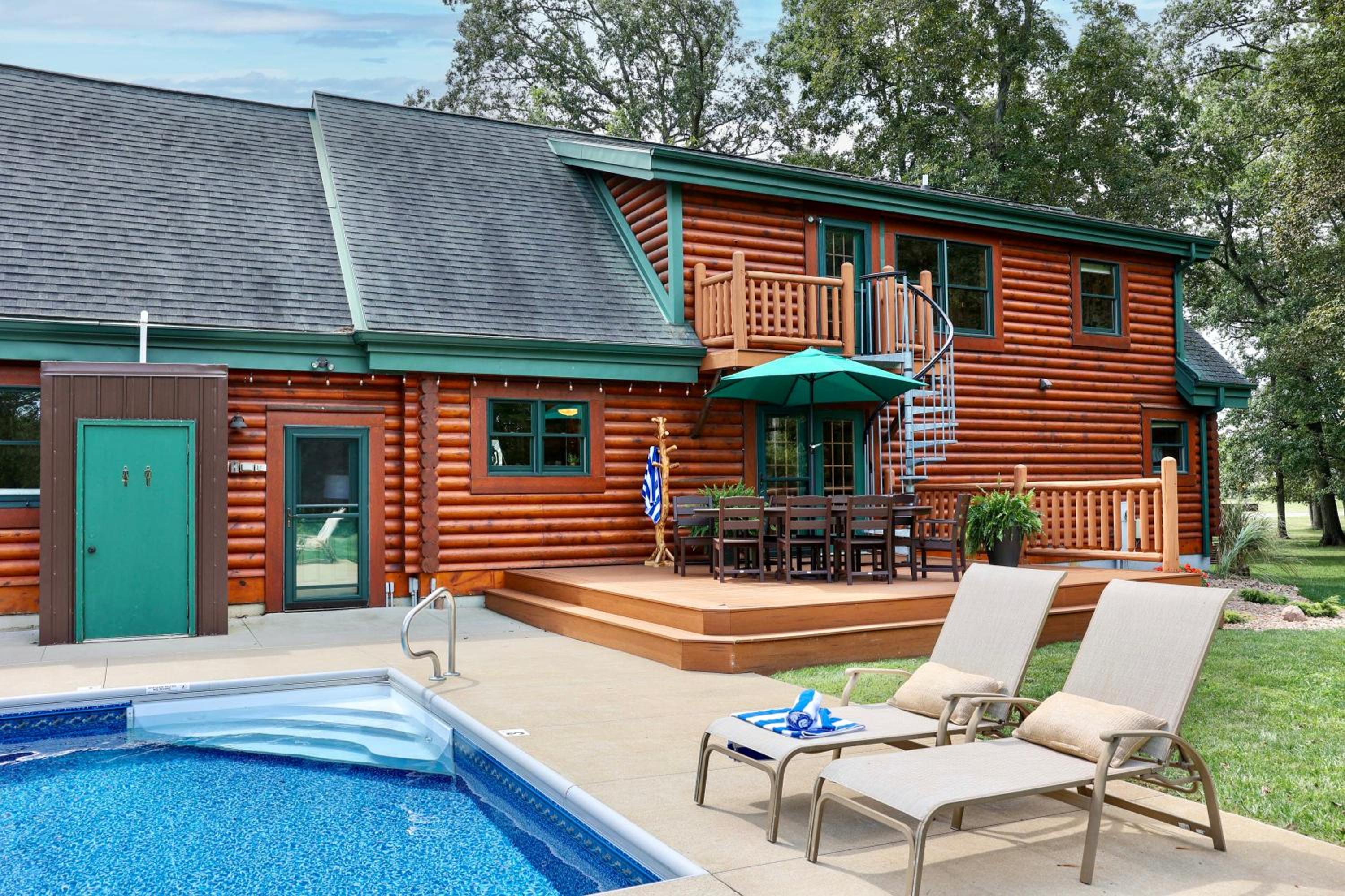 Rustic Cabin with seasonal Pool & Fire Pit - close to to Bike Path view 4