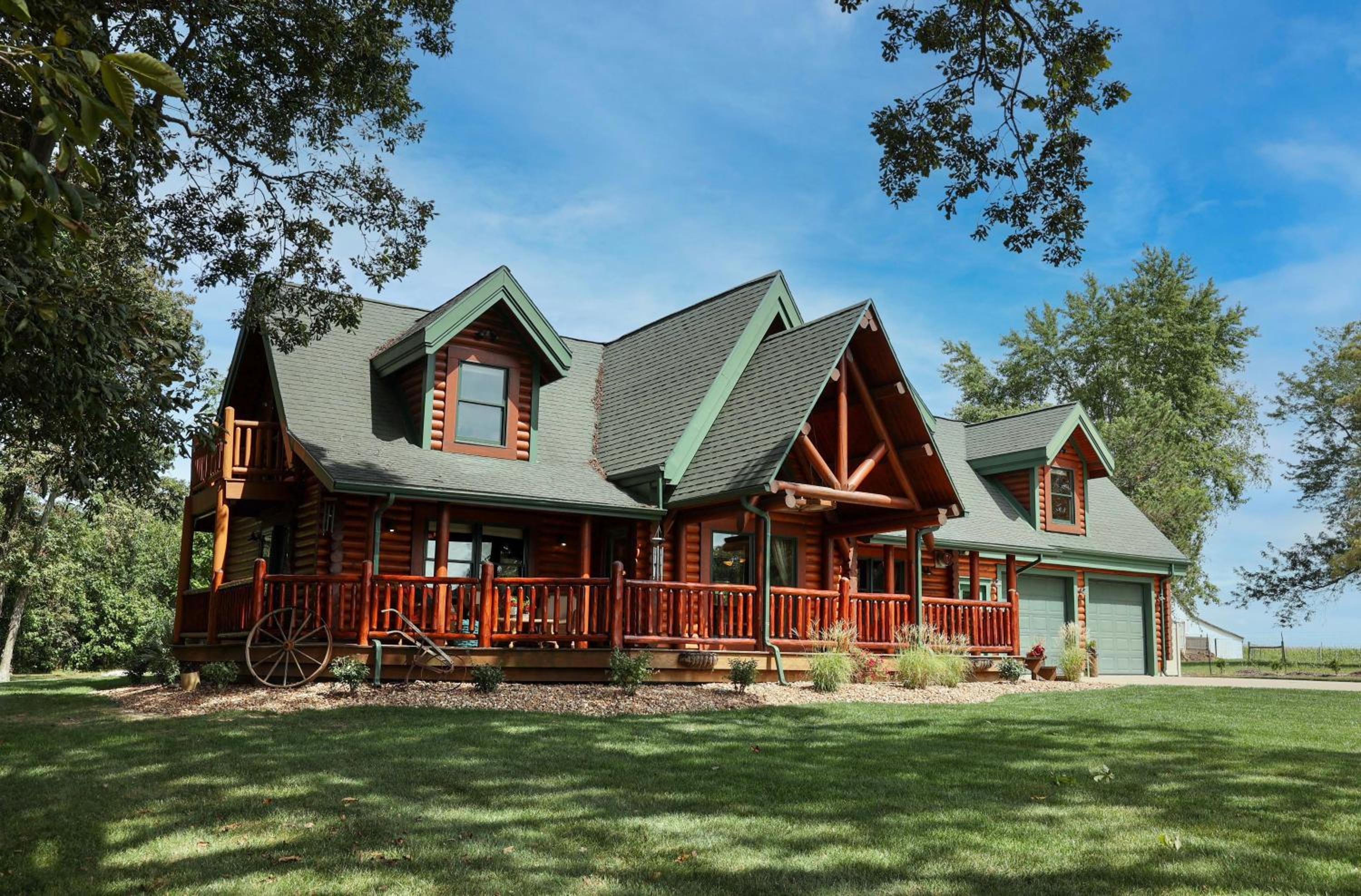 Rustic Cabin with seasonal Pool & Fire Pit - close to to Bike Path view 2