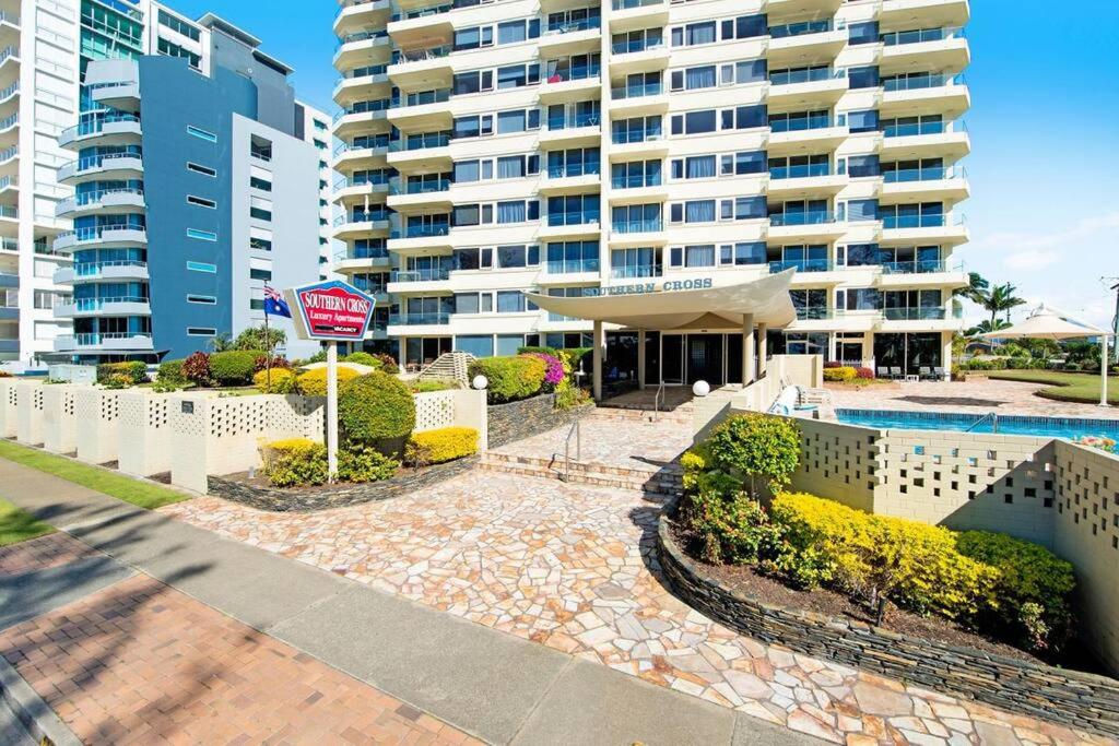 Southern Cross - Hosted by Burleigh Letting
