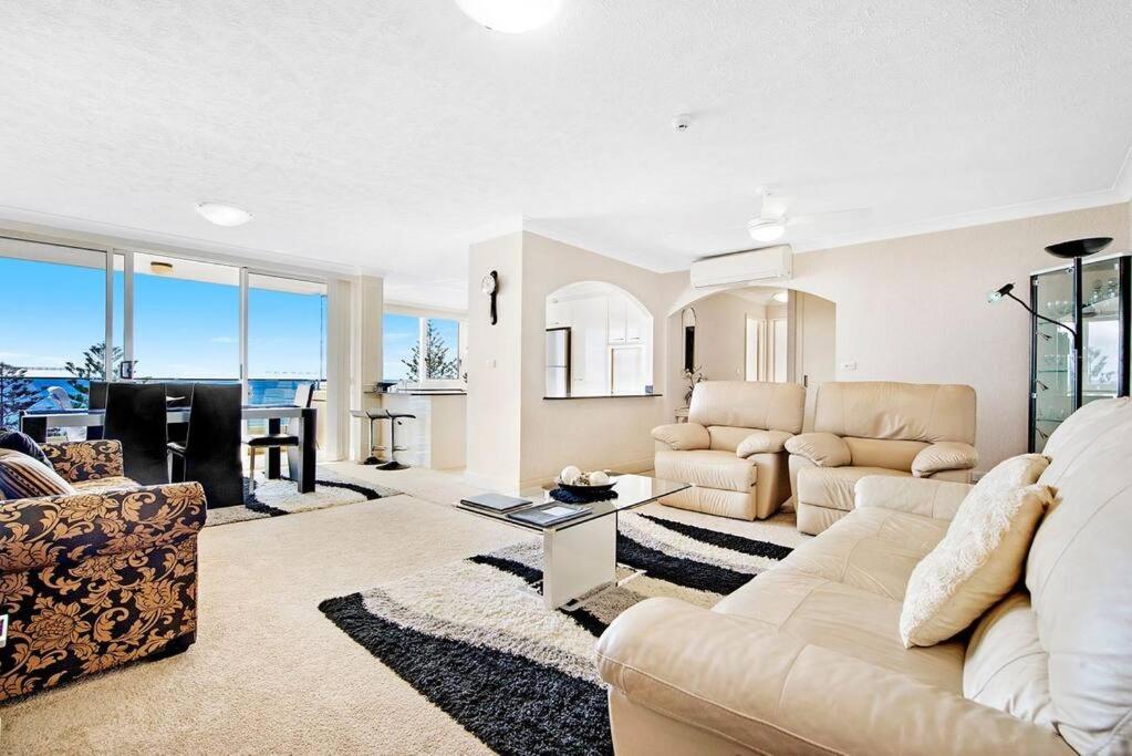Southern Cross - Hosted by Burleigh Letting