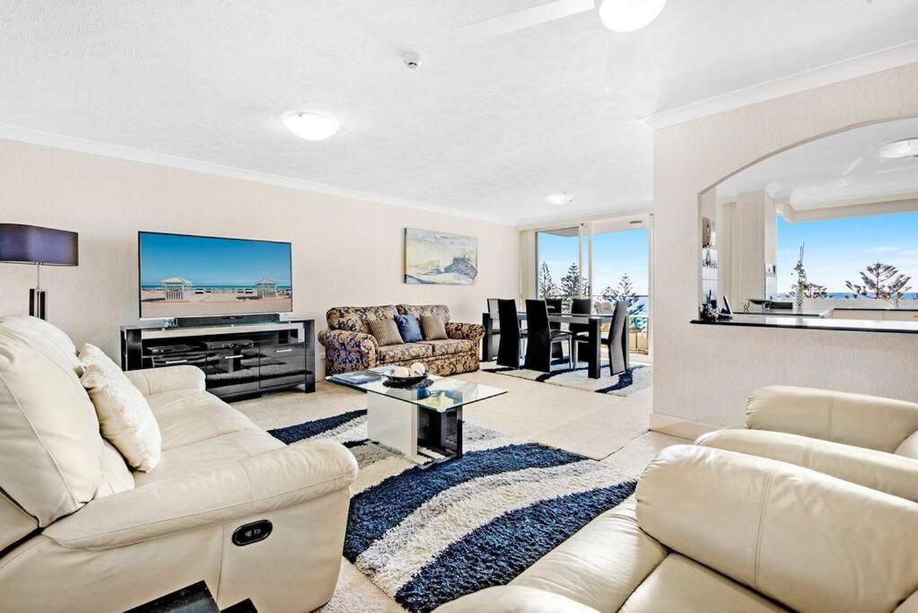 Southern Cross - Hosted by Burleigh Letting
