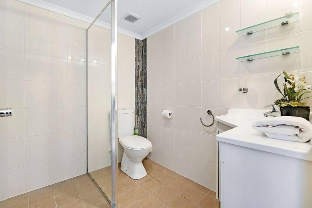 Southern Cross - Hosted by Burleigh Letting