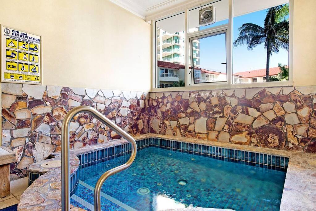 Southern Cross - Hosted by Burleigh Letting