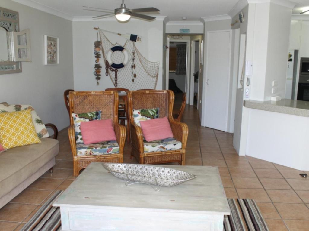 Paradise Grove - Hosted by Burleigh Letting