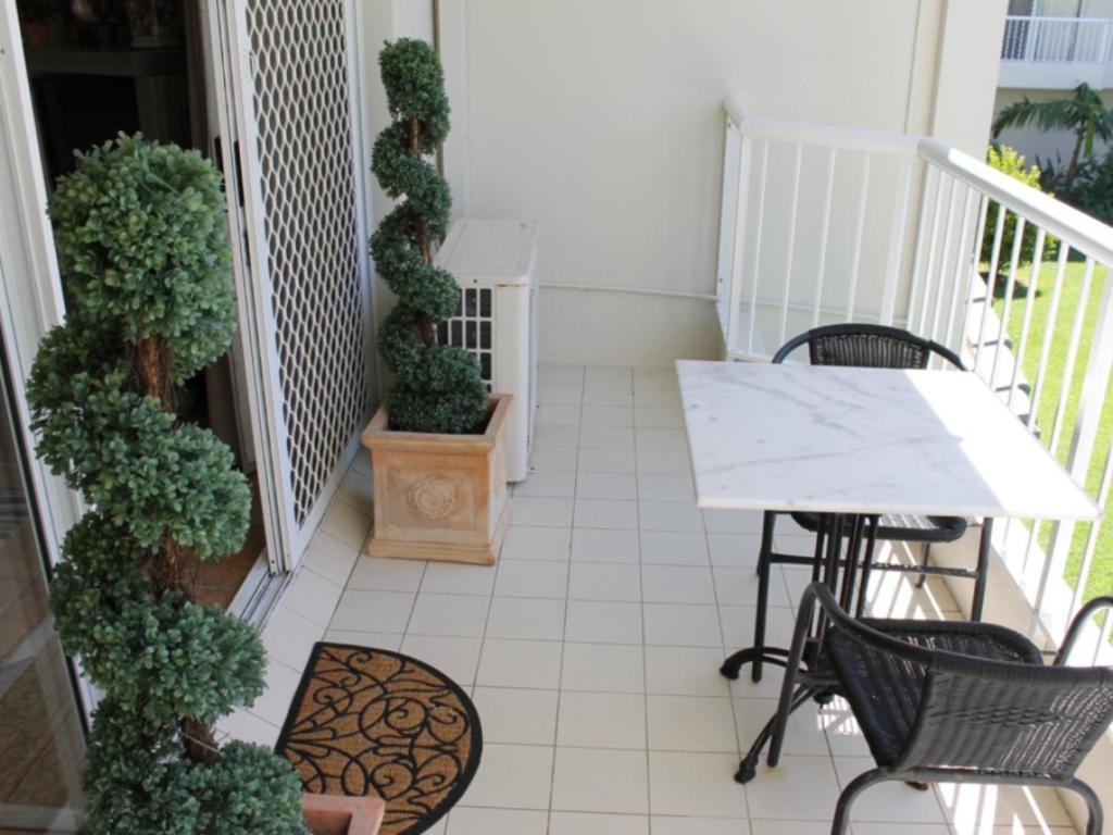 Paradise Grove - Hosted by Burleigh Letting