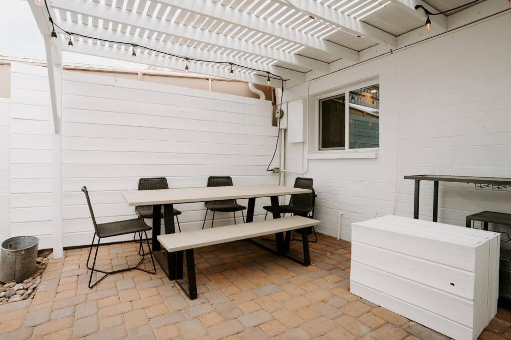 POSH, Beautiful 4BR Townhome - Walk to Old Town! view 5
