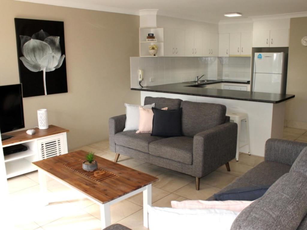 Paradise Grove - Hosted by Burleigh Letting