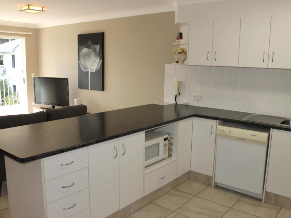 Paradise Grove - Hosted by Burleigh Letting