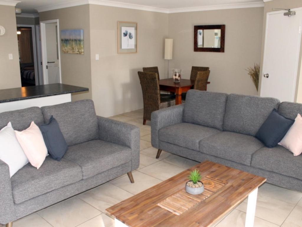 Paradise Grove - Hosted by Burleigh Letting