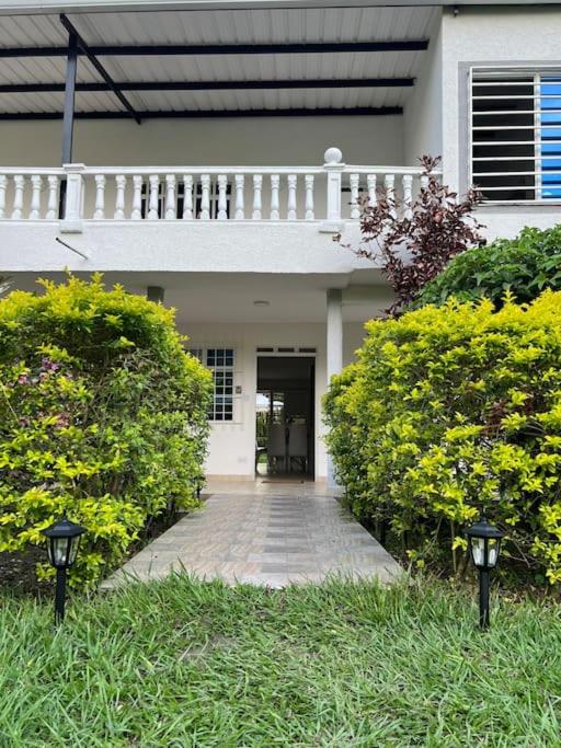 Casa campestre con piscina y jacuzzi cerca a Ginebra Valle del Cauca