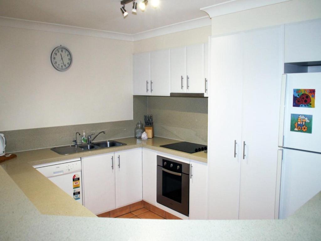 Paradise Grove - Hosted by Burleigh Letting