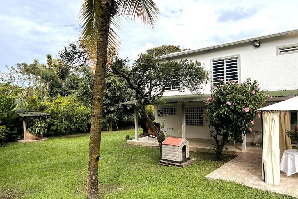 Casa campestre con piscina y jacuzzi cerca a Ginebra Valle del Cauca