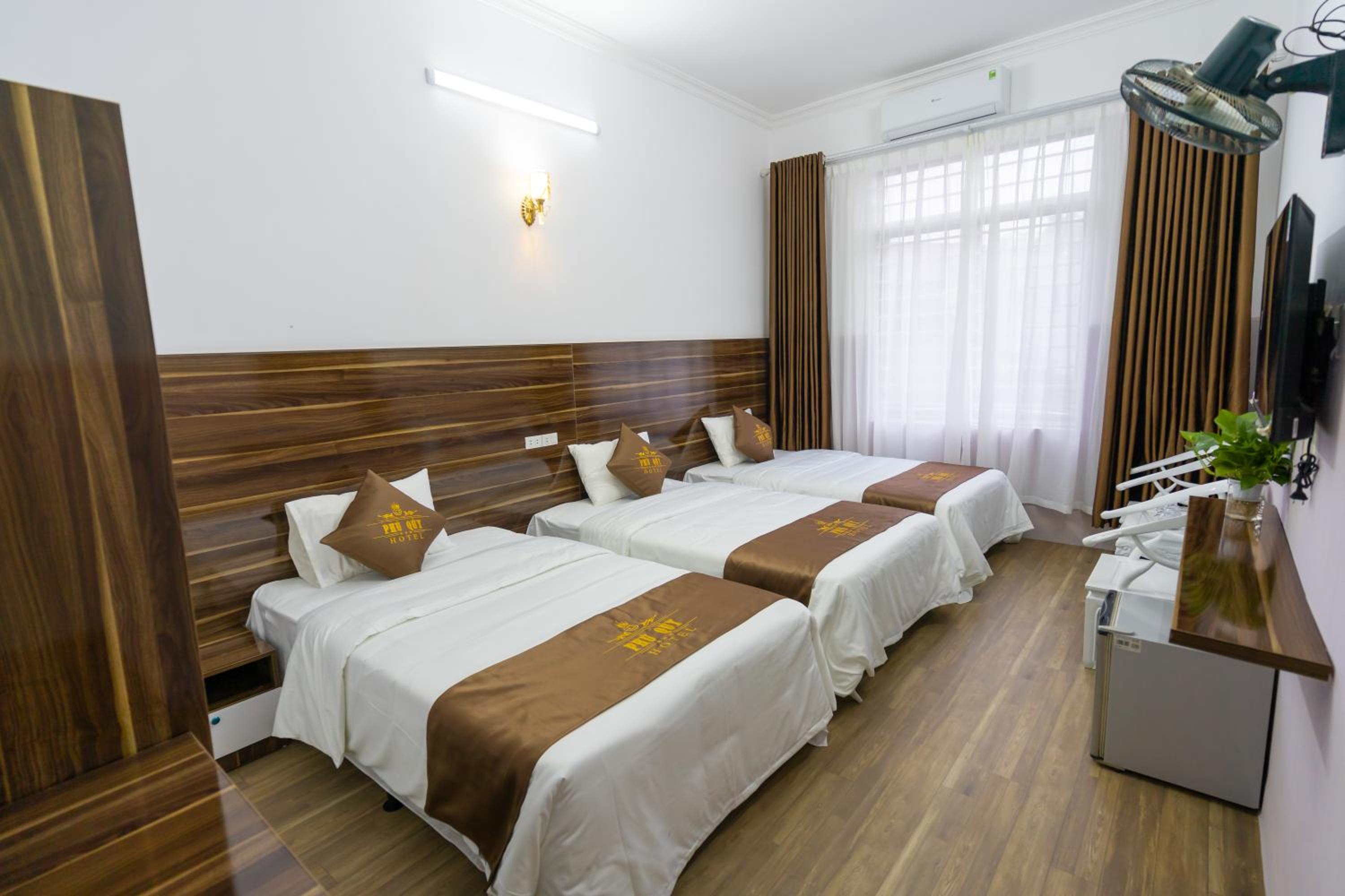 PHÚ QUÝ HOTEL near ĐÔNG KINH MARKET view 4