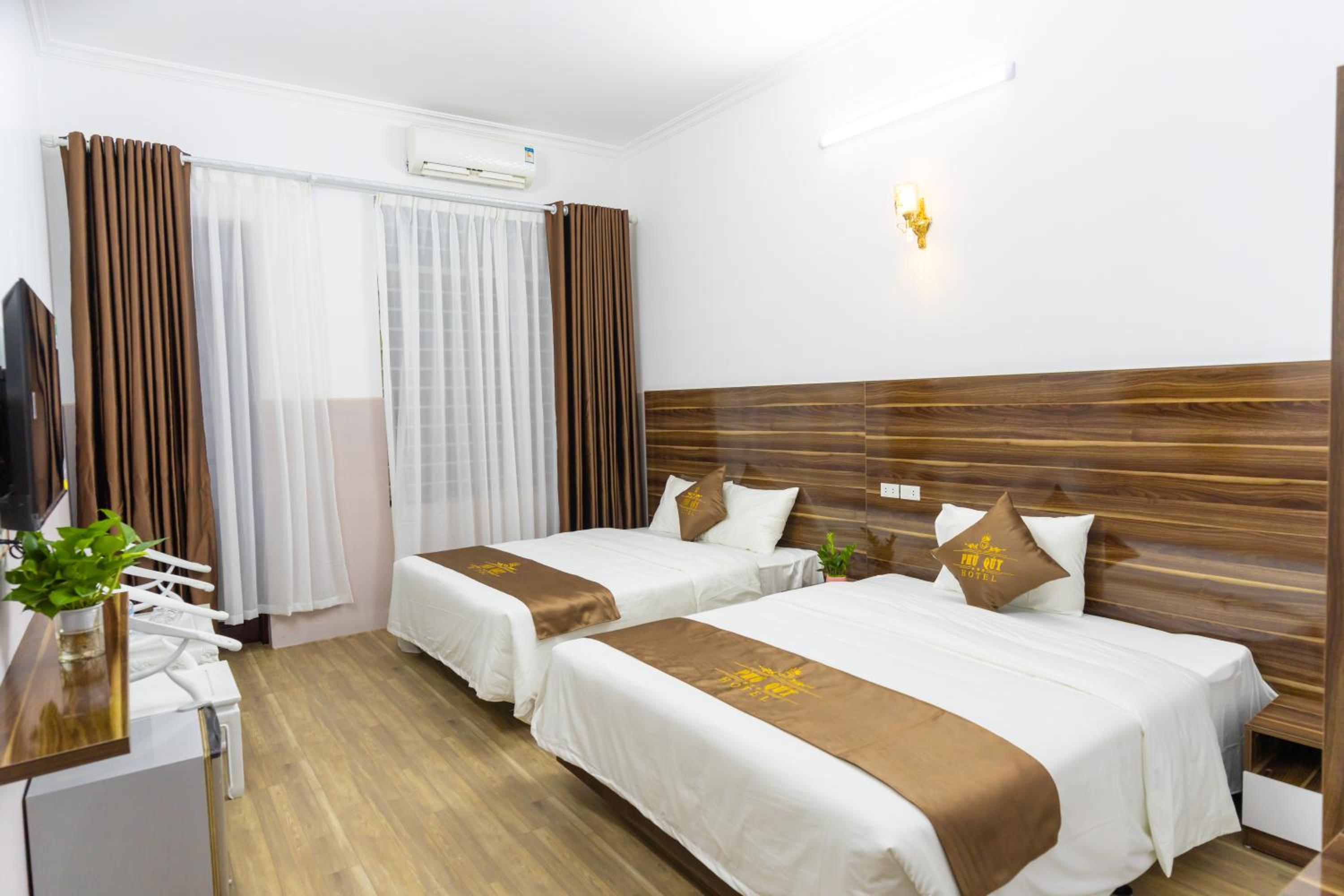 PHÚ QUÝ HOTEL near ĐÔNG KINH MARKET view 3