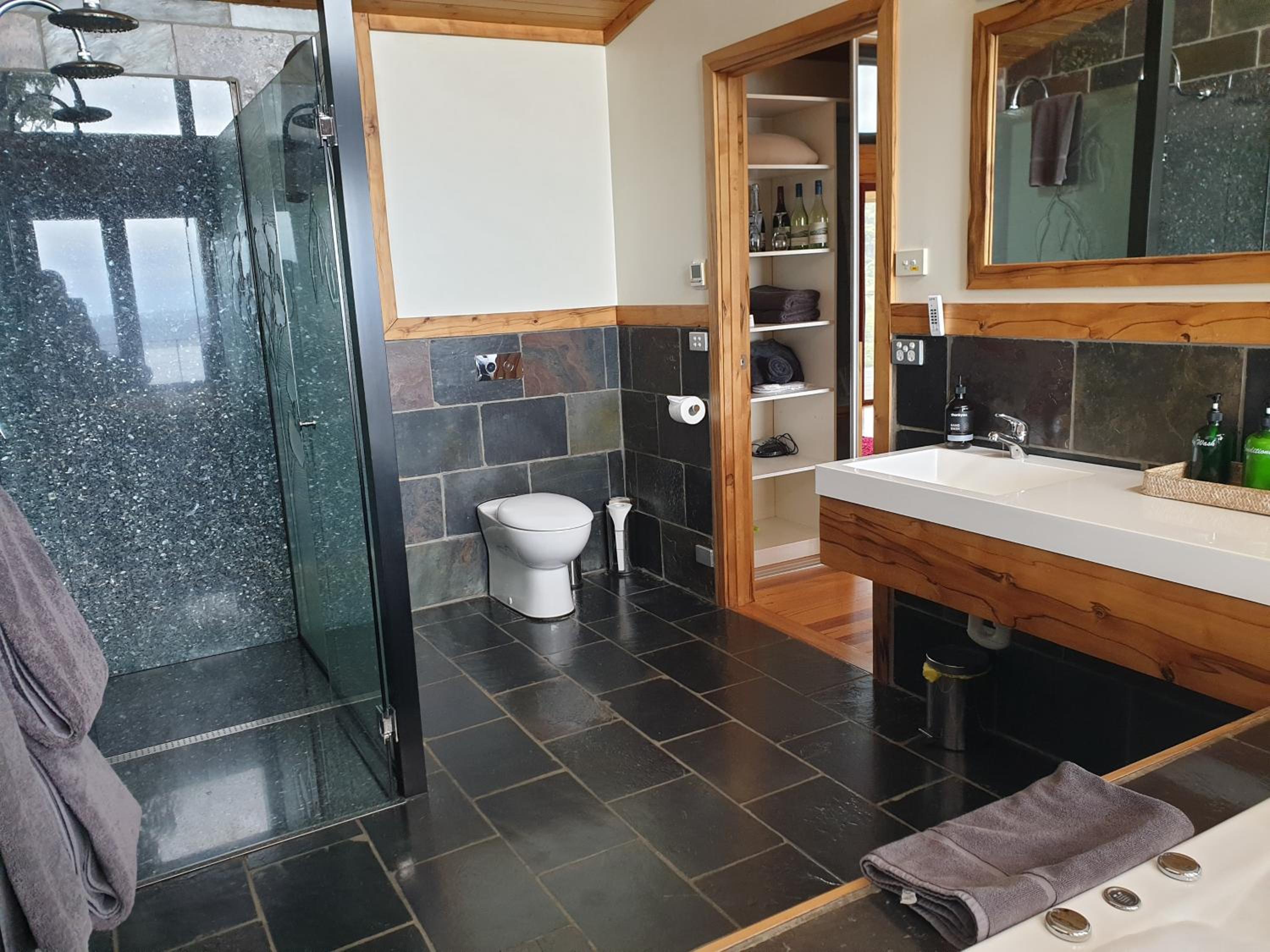 Woodbridge Hill Hideaway