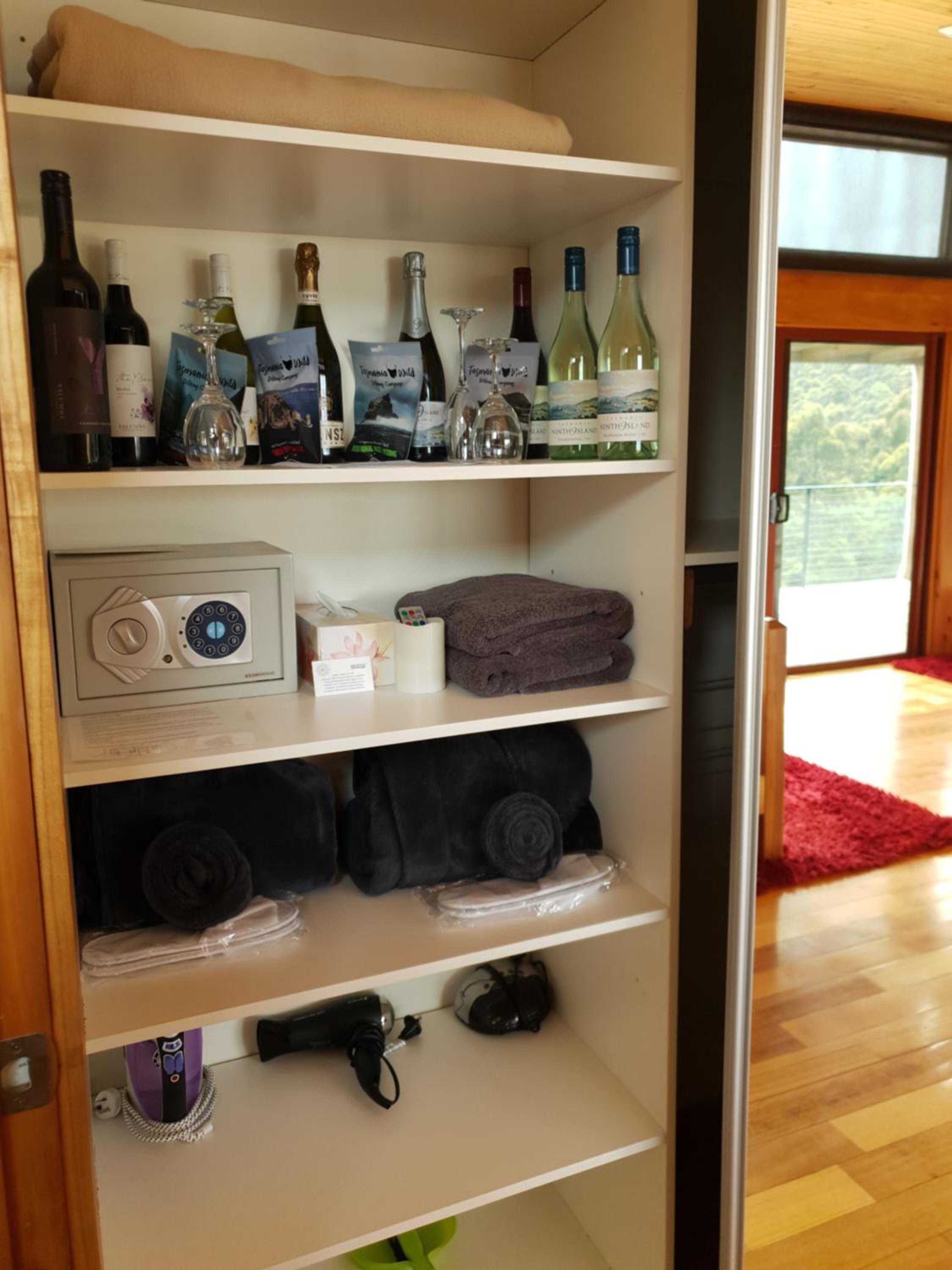 Woodbridge Hill Hideaway