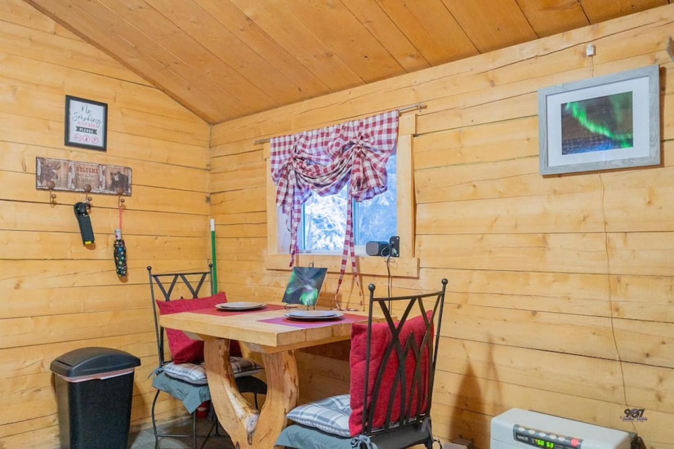 1 Bd. Deluxe Log DRY Cabin| Views Northern Lights! view 2