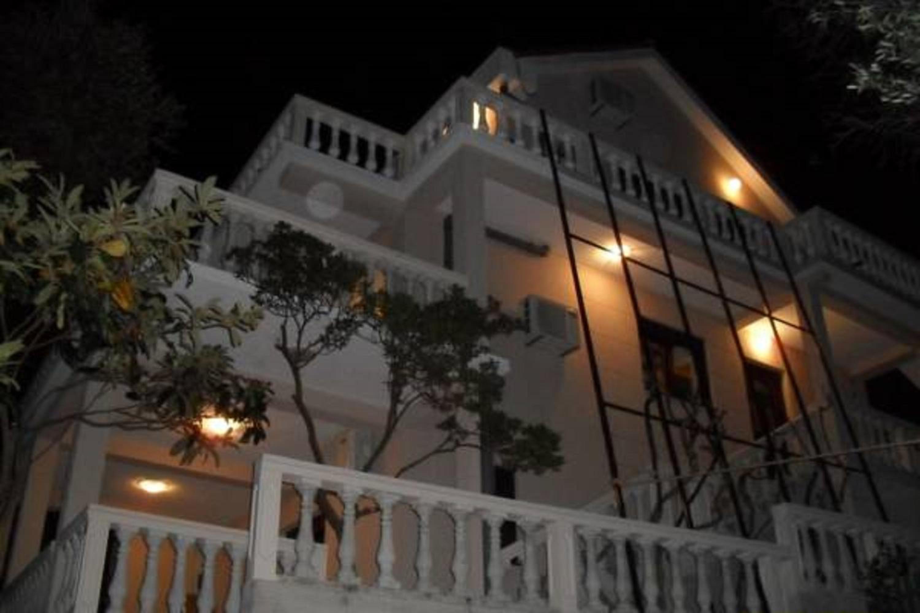 Apartments Arina