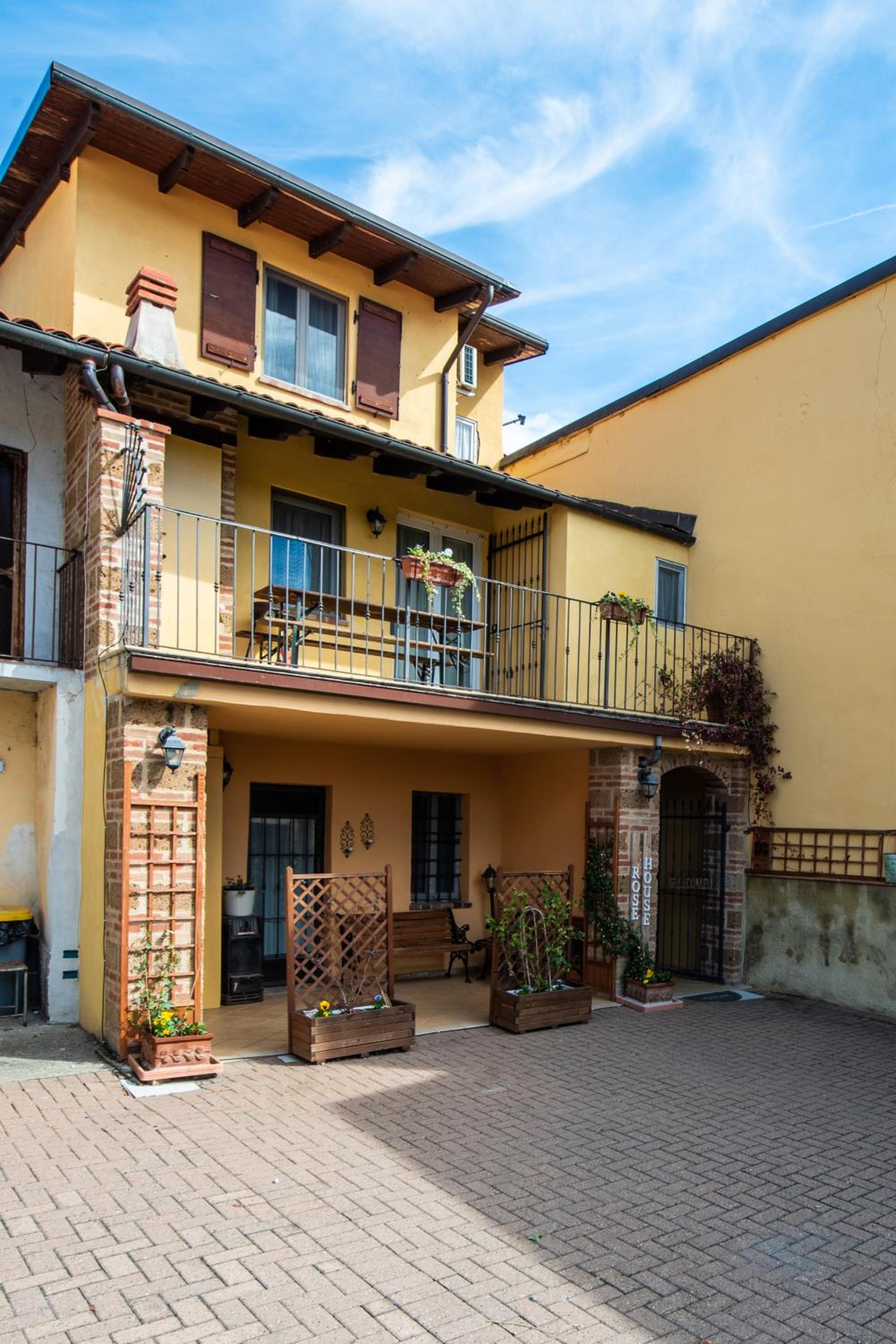 Rosè House view 2