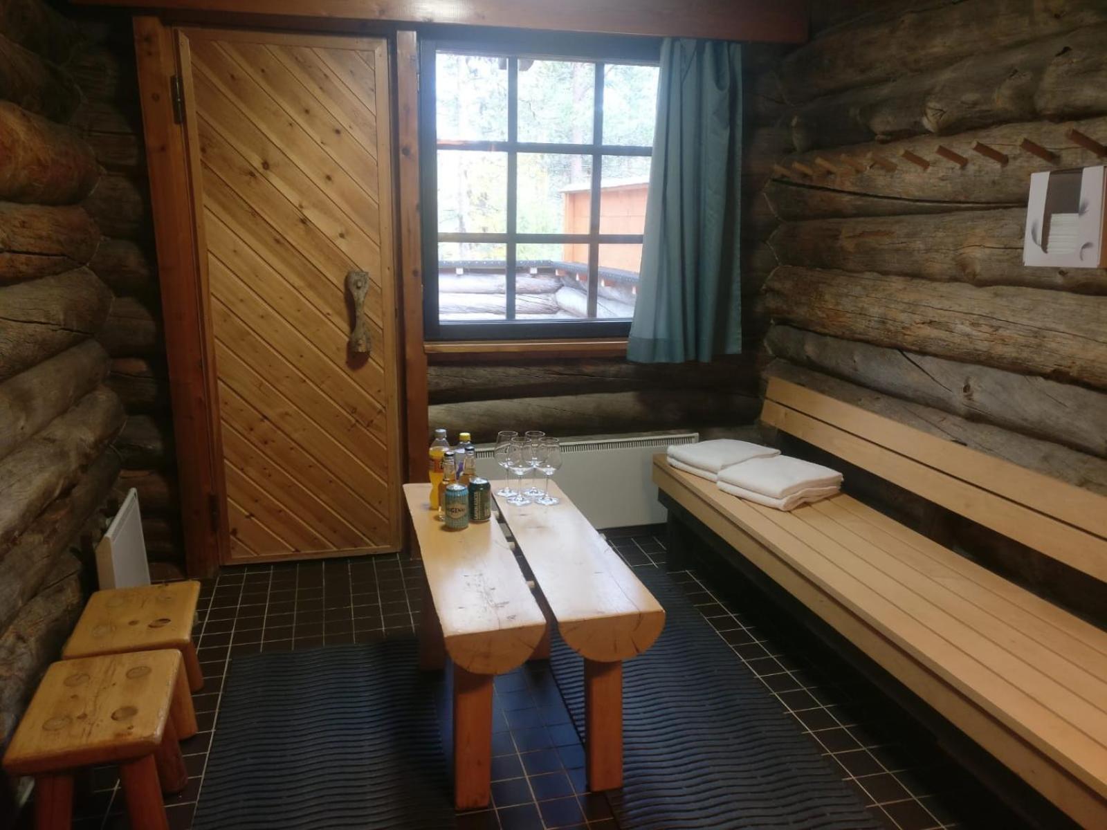 Kuukkeli Log Houses Porakka Inn
