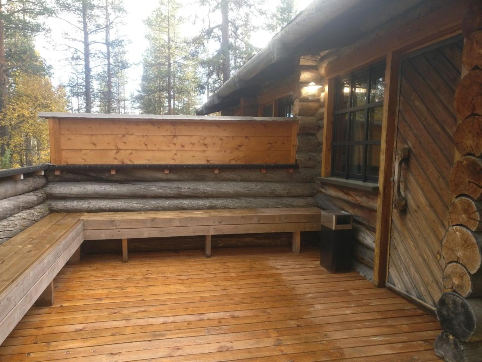 Kuukkeli Log Houses Porakka Inn
