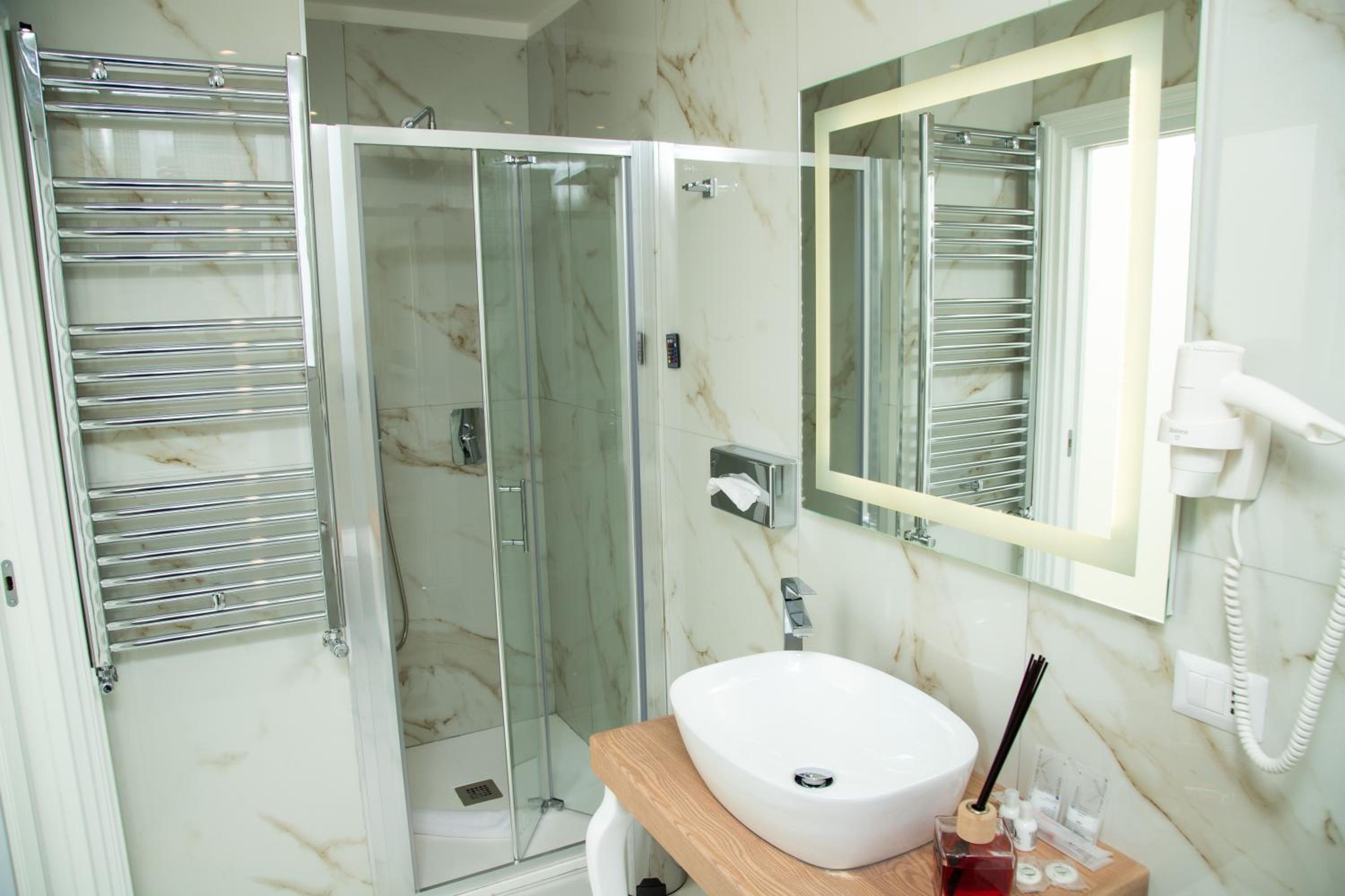 Gentile Suite Centro Storico en Naples — bathroom