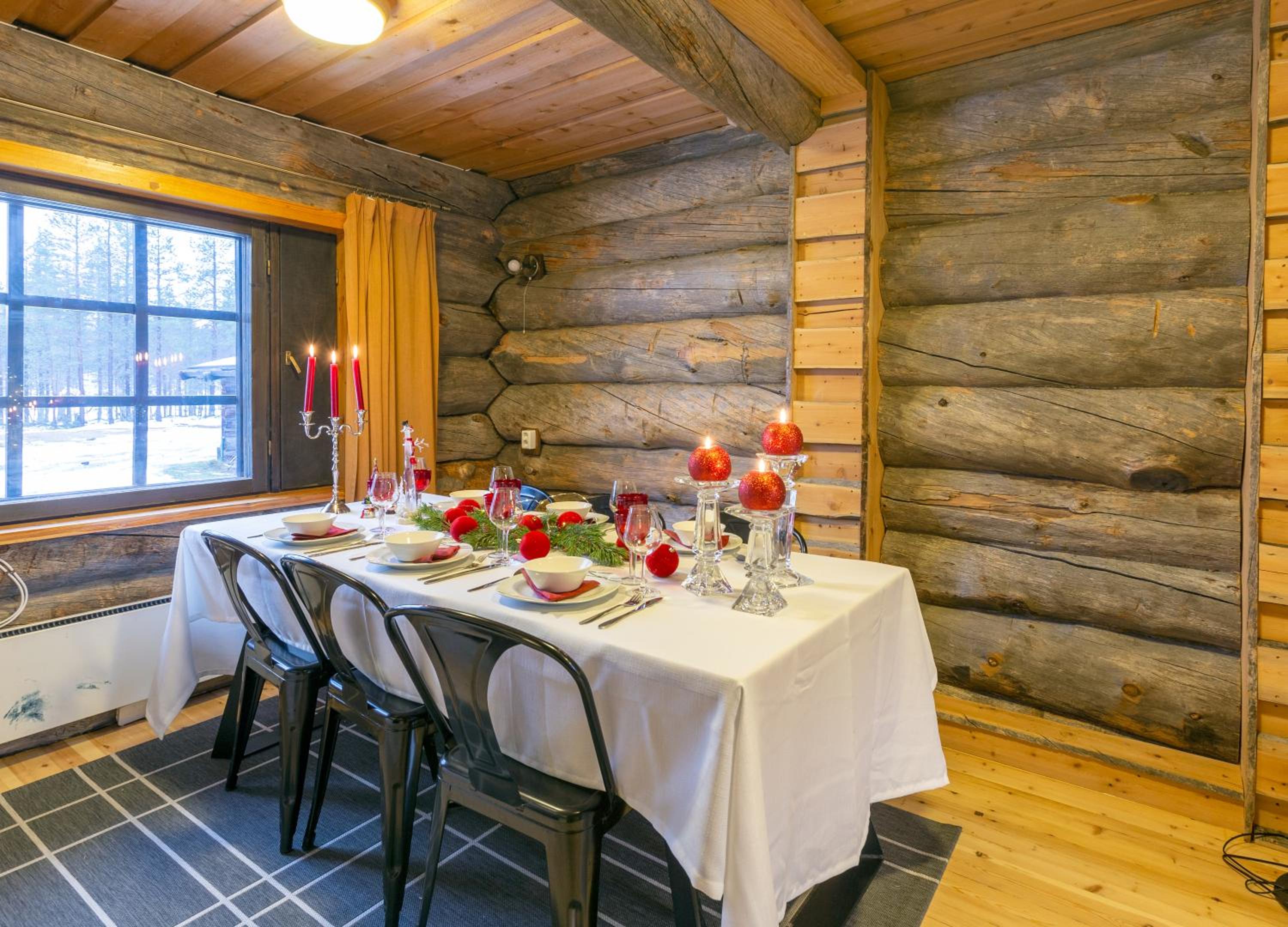 Kuukkeli Log Houses Porakka Inn