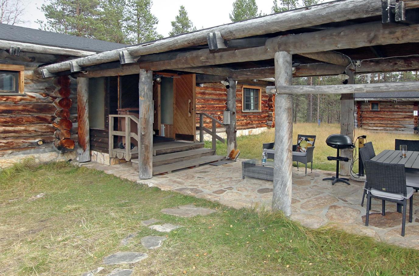 Kuukkeli Log Houses Porakka Inn